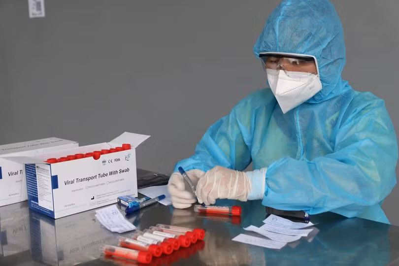 HCDC truy vết lấy mẫu xét nghiệm các trường hợp liên quan đến ca nhiễm Covid-19 để phòng dịch (Ảnh:HCDC)