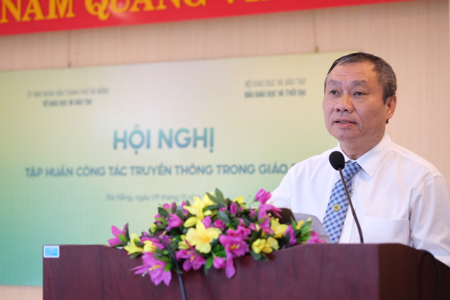 Ông Mai Tấn Linh - Phó Giám đốc Sở GD&ĐT TP Đà Nẵng phát biểu tại Hội nghị. (Ảnh: Hoàng Vinh)