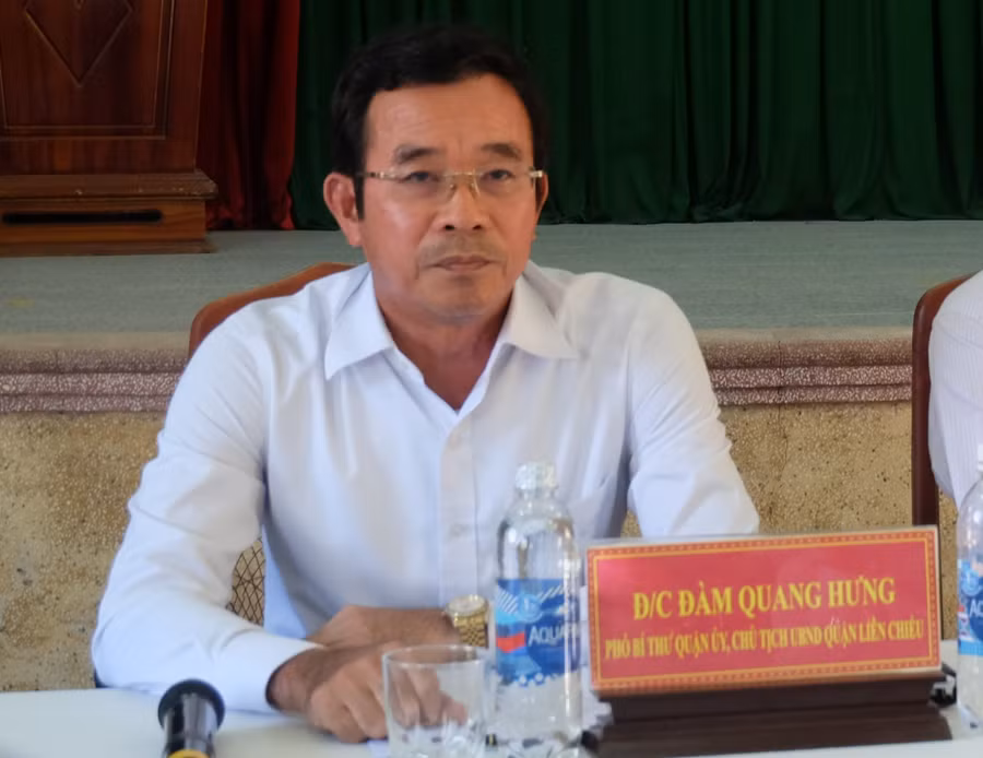 Ông Đàm Quang Hưng khi còn làm Phó Bí thư Quận ủy, Chủ tịch UBND quận Liên Chiểu. Ảnh: Hoàng Vinh 