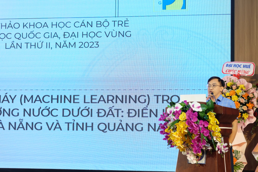 PGS.TS Lê Phước Cường (Trường Đại học Bách khoa - Đại học Đà Nẵng) trình bày báo cáo của mình tại Hội thảo. Ảnh: Hoàng Vinh.