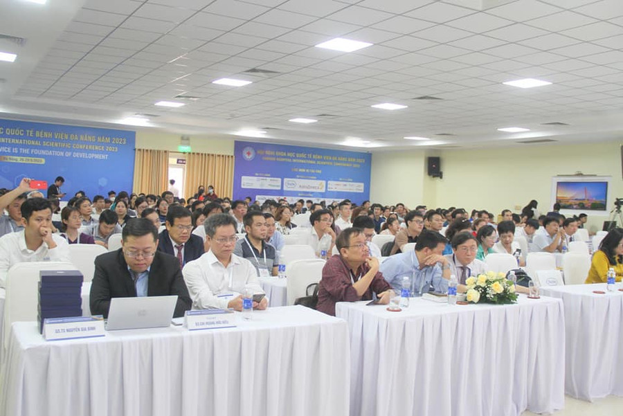 Chuyên gia, y bác sĩ tham gia các phiên chuyên đề tại hội nghị. Ảnh: Hoàng Vinh Chuyên gia, y bác sĩ tham gia các phiên chuyên đề tại hội nghị. Ảnh: Hoàng Vinh