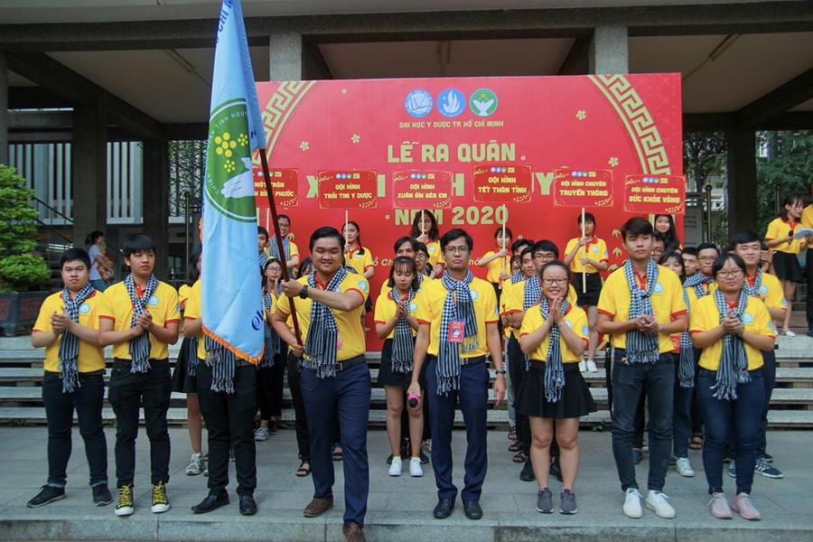 Ban Chỉ huy chiến dịch cùng các chiến sĩ tại các mặt trận xuất quân.