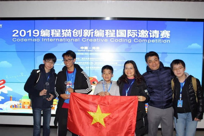 Robot lượng tử chữa ung thư giúp học sinh TP.HCM giành giải lập trình quốc tế