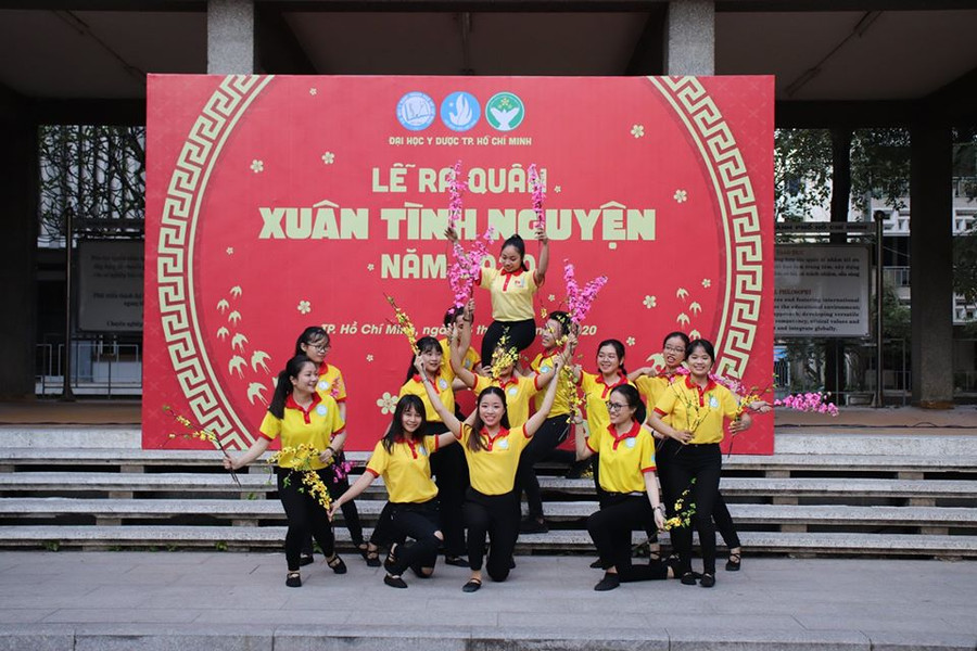 Tiết mục văn nghệ chào mừng của các bạn SV biểu diễn.