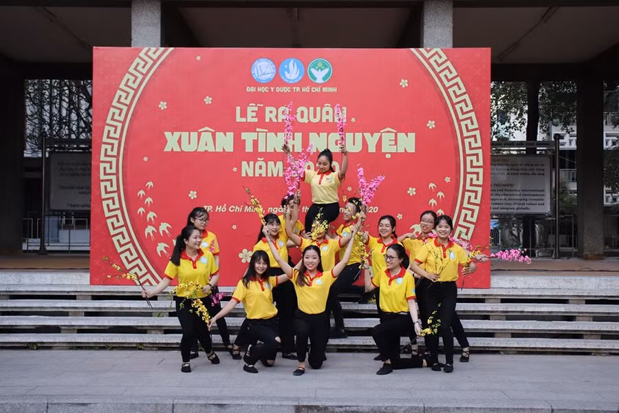 Tiết mục văn nghệ chào mừng của các bạn SV biểu diễn.