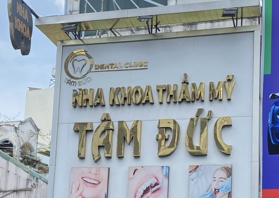 Phòng khám chuyên khoa răng hàm mặt thuộc Công ty TNHH Nha khoa Triệu Nha có treo biển hiệu “Nha khoa thẩm mỹ Tâm Đức” được đưa vào danh sách cần theo dõi sát của Thanh tra Sở Y tế. (Ảnh: Sở Y tế TPHCM)