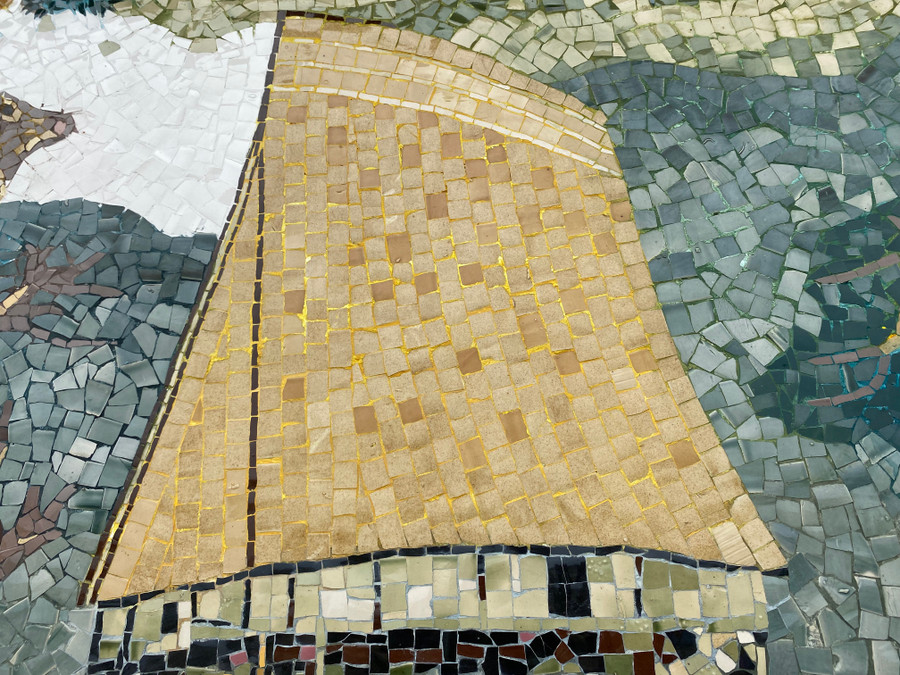 Nhà rông của đồng bào dân tộc ở Tây Nguyên cũng được thể hiện trong các bức tranh. Ảnh: Hoàng Vinh. Nhà rông của đồng bào dân tộc ở Tây Nguyên cũng được thể hiện trong các bức tranh. Ảnh: Hoàng Vinh.