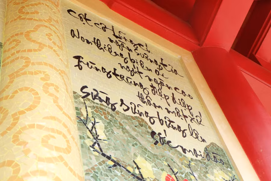 Một bài thơ trên bức tranh. Ảnh: Hoàng Vinh. Một bài thơ trên bức tranh. Ảnh: Hoàng Vinh.