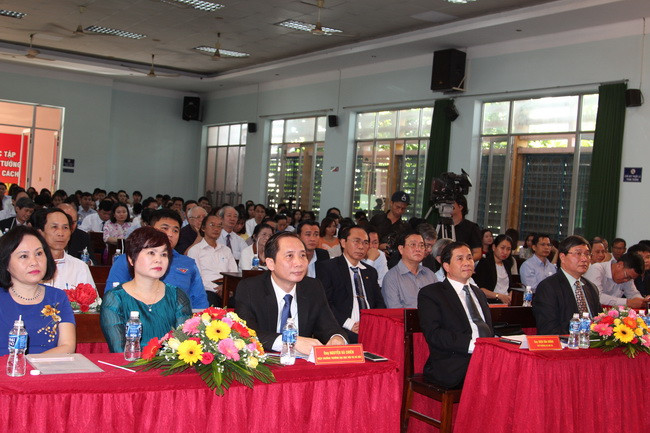Quang cảnh các đại biểu tham dự buổi lễ. Quang cảnh các đại biểu tham dự buổi lễ.