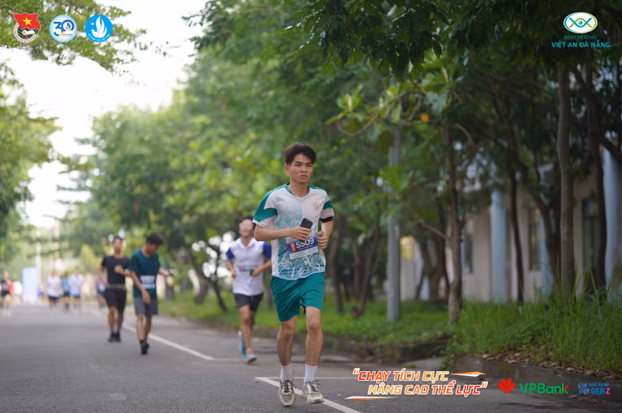 Giải chạy với sự tham gia của gần 2.000 VĐV là học sinh, sinh viên trên địa bàn Đà Nẵng.