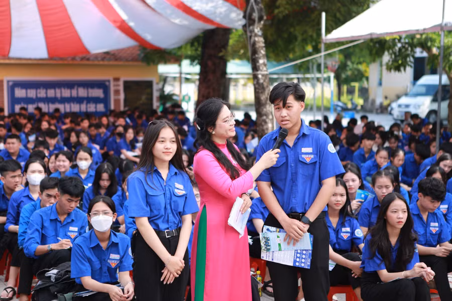 Học sinh nêu câu hỏi tại cương trình.