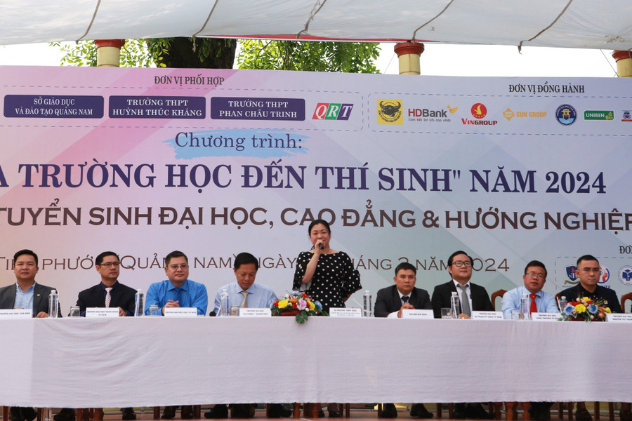 Th.S Hoàng Thúy Nga, chuyên viên cao cấp Vụ Giáo dục Đại học (Bộ GD&amp;ĐT) thông tin về Kỳ thi Tốt nghiệp THPT năm 2024 cho học sinh.