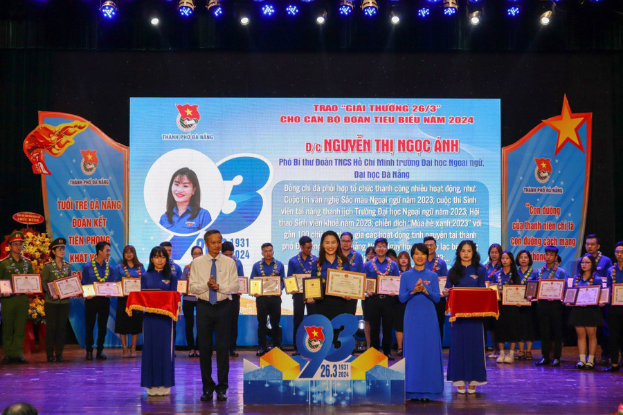 Giải thưởng nhằm tri ân và vinh danh những cán bộ đoàn viên, thanh niên tiêu biểu. Giải thưởng nhằm tri ân và vinh danh những cán bộ đoàn viên, thanh niên tiêu biểu.