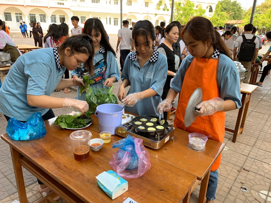 Hội chợ xuân với tết ấm yêu thương