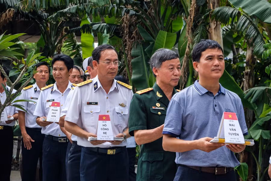 Buổi lễ diễn ra trong không khí trang nghiêm và rất xúc động.