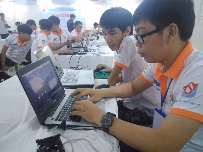 Sinh viên sẽ phải làm việc liên tục trong 48h để tạo ra giải pháp công nghệ là một ứng dụng di động giải quyết các vấn đề giao thông.