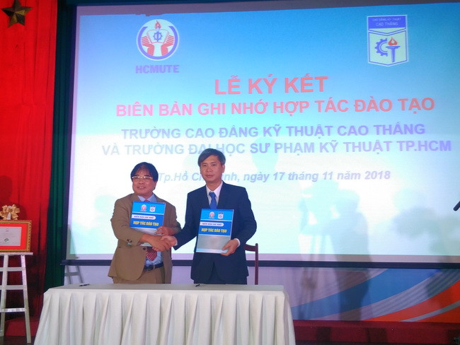 Lãnh đạo Trường CĐ Kỹ thuật Cao Thắng và Trường ĐH Sư phạm Kỹ thuật TPHCM ký kết bản ghi nhớ hợp tác đào tạo. Lãnh đạo Trường CĐ Kỹ thuật Cao Thắng và Trường ĐH Sư phạm Kỹ thuật TPHCM ký kết bản ghi nhớ hợp tác đào tạo.