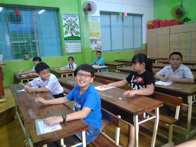 Thí sinh rất thoải mái trước khi bước vào làm bài thi TOEFL Primary Challenge. Thí sinh rất thoải mái trước khi bước vào làm bài thi TOEFL Primary Challenge.