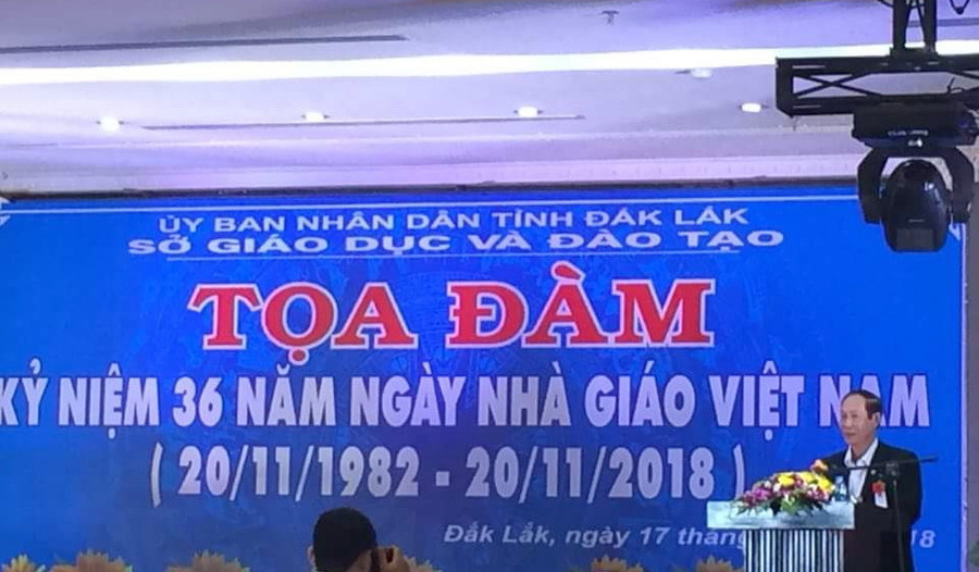 Nhà giáo ưu tú Phan Văn Vinh phát biểu cảm tưởng tại buổi tọa đàm. Nhà giáo ưu tú Phan Văn Vinh phát biểu cảm tưởng tại buổi tọa đàm.