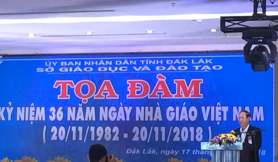 Nhà giáo ưu tú Phan Văn Vinh phát biểu cảm tưởng tại buổi tọa đàm.