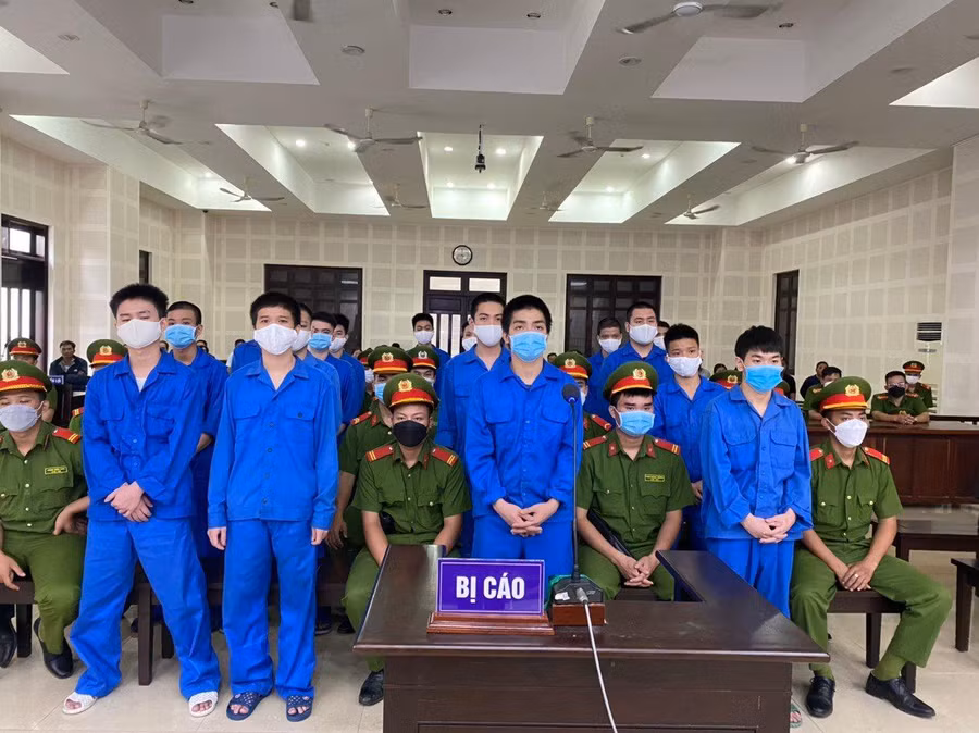 Các bị cáo tại phiên tòa. 