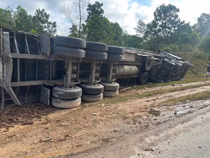 Vụ tai nạn khiến tài xế xe đầu kéo tử vong tại chỗ. (Ảnh: CACC)