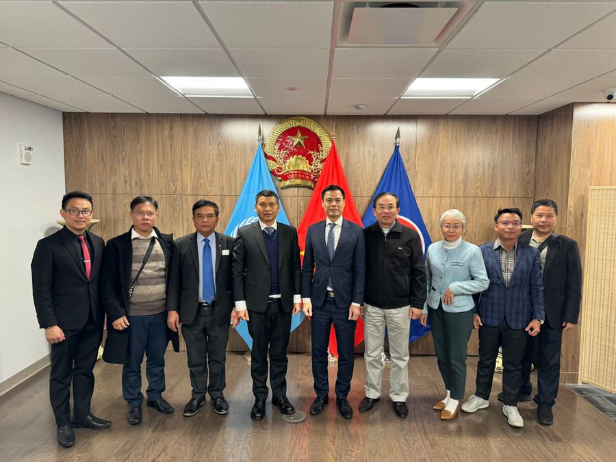 Đoàn công tác của UBND TP Đà Nẵng chụp ảnh lưu niệm cùng Phái đoàn Thường trực Việt Nam tại Liên Hợp Quốc.