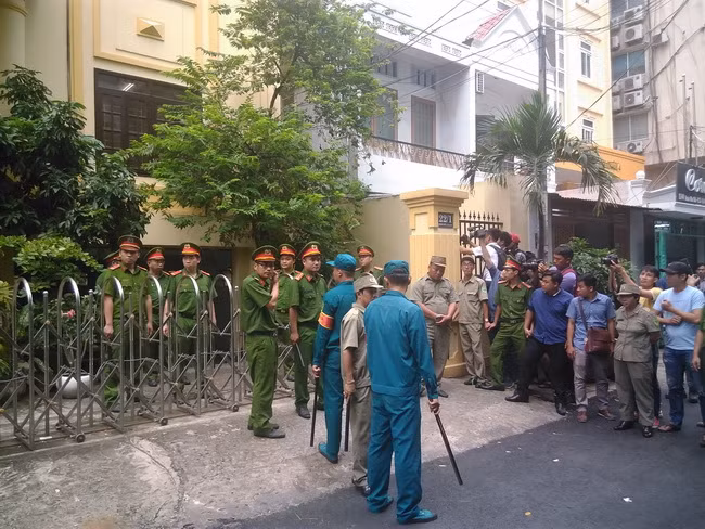 An ninh tại phiên tòa xét xử lần 2 được thắt chặt.