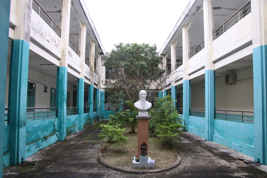 Bên trong khuôn viên của Trung tâm Y tế quận Ngũ Hành Sơn. Bên trong khuôn viên của Trung tâm Y tế quận Ngũ Hành Sơn.