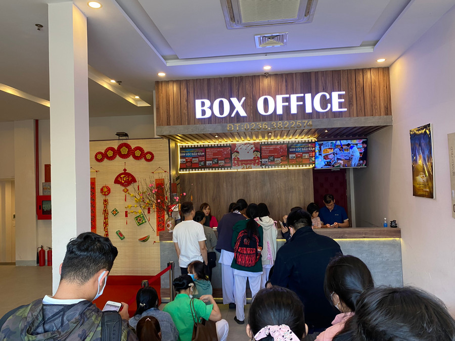 Khu vực bán vé của rạp Lê Độ. Khu vực bán vé của rạp Lê Độ.