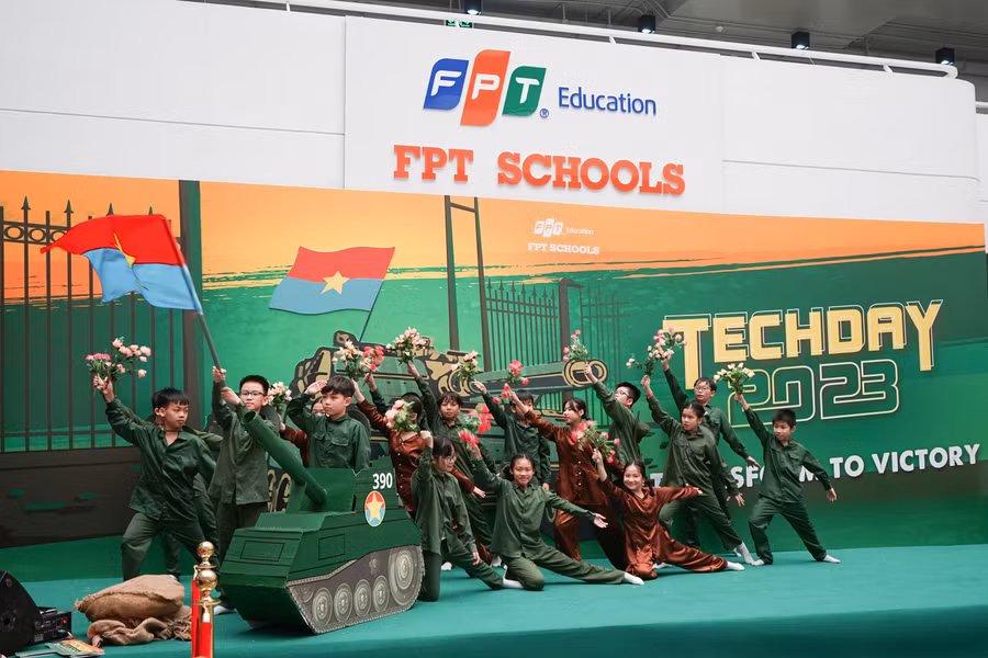 Các tiết mục biểu diễn tại ngày hội. Ảnh: Thùy Linh.