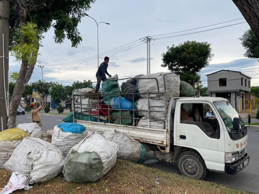 Các xe có thùng cơi nới đều bị yêu cầu tháo dỡ. Các xe có thùng cơi nới đều bị yêu cầu tháo dỡ.