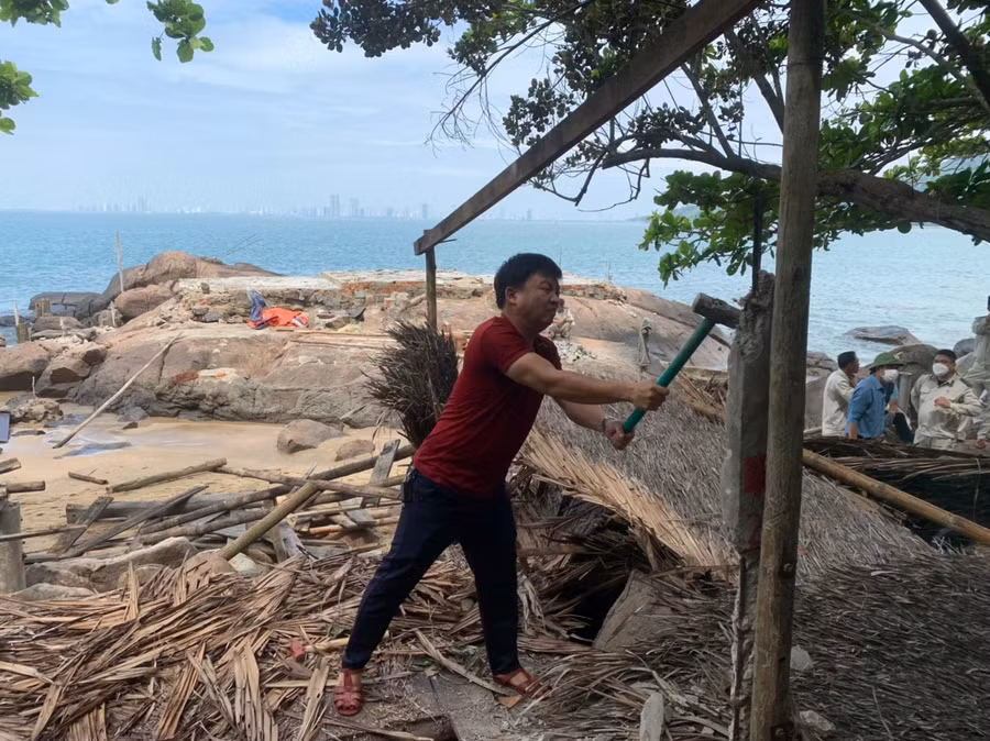 Lực lượng chức năng của quận đã xử lý tháo dỡ công trình của 7 trường hợp, trong đó có 3 trường hợp tự tháo dỡ trả lại nguyên trạng.