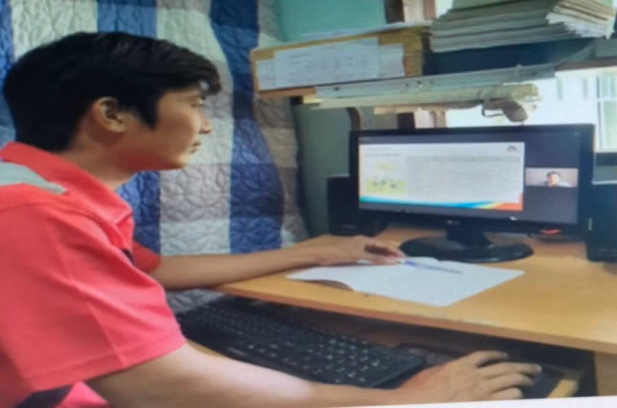 Giáo viên tham gia trao đổi kinh nghiệm, tập huấn dạy học trực tuyến trong mùa dịch (Ảnh: NTCC)