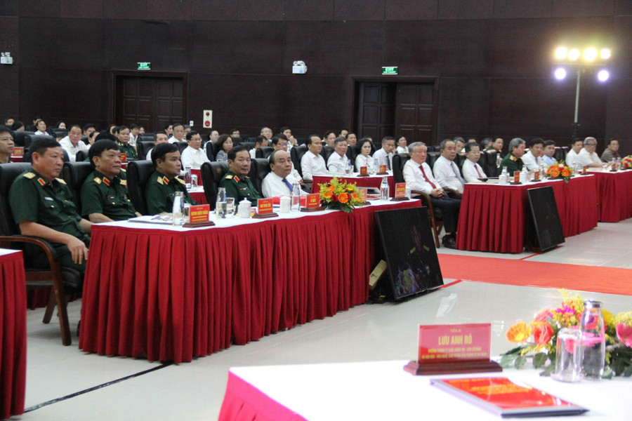 Chủ tịch nước Nguyễn Xuân Phúc dự hội thảo khoa học “Chiến thắng Đồn Nhất - Hải Vân Quan” tại TP. Đà Nẵng. Chủ tịch nước Nguyễn Xuân Phúc dự hội thảo khoa học “Chiến thắng Đồn Nhất - Hải Vân Quan” tại TP. Đà Nẵng.