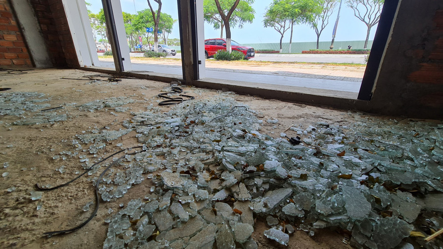 Do ế khách, các Shophouse luôn trong tình trạng hoang tàn. Ảnh: Hoàng Vinh.