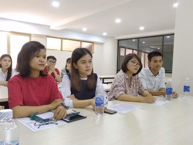 Các học viên khóa 1 đã hoàn thành khóa học và có bạn đã được nhận vào làm việc ngay tại trung tâm đào tạo và một số doanh nghiệp Các học viên khóa 1 đã hoàn thành khóa học và có bạn đã được nhận vào làm việc ngay tại trung tâm đào tạo và một số doanh nghiệp