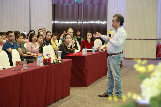 TS Lê Nguyên Phương chia sẻ về phương pháp "Dạy con lối nào" TS Lê Nguyên Phương chia sẻ về phương pháp "Dạy con lối nào"