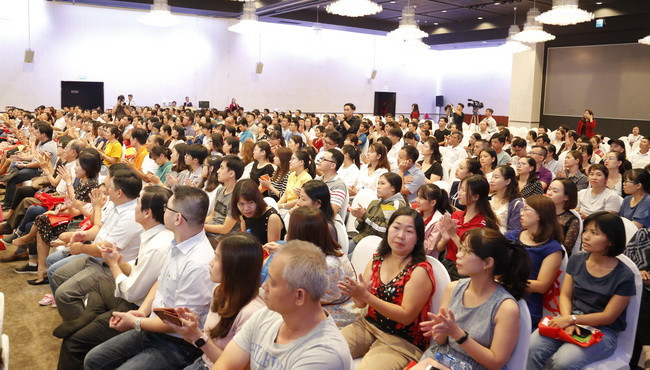 Rất đông các phụ huynh tham dự sự kiện Rất đông các phụ huynh tham dự sự kiện