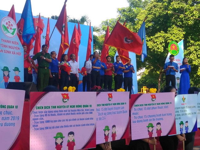 Lễ trao cờ xuất quân chiến dịch tình nguyện hè năm 2019