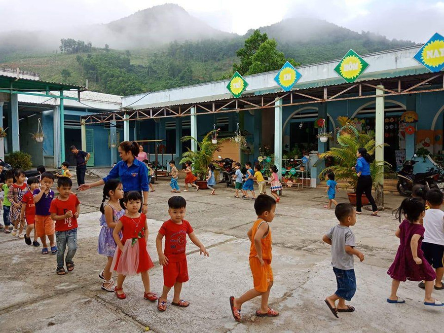 Trẻ mầm non ở huyện Hòa Vang đều ra lớp đúng độ tuổi quy định. Trẻ mầm non ở huyện Hòa Vang đều ra lớp đúng độ tuổi quy định.