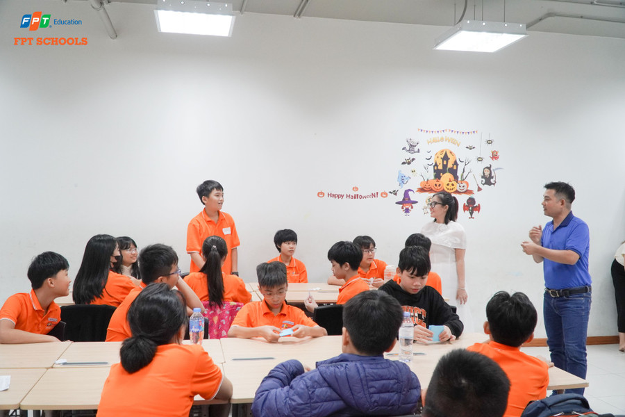 Phụ huynh được lắng nghe nhiều chia sẻ, bộc bạch từ con cái.