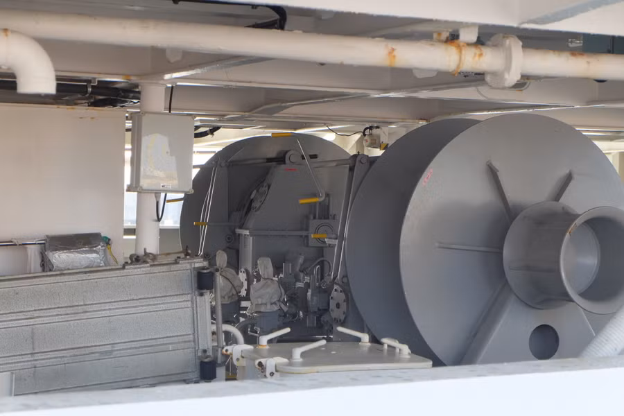 Các trang thiết bị trên tàu tuần tra. Ảnh: Hoàng Vinh.