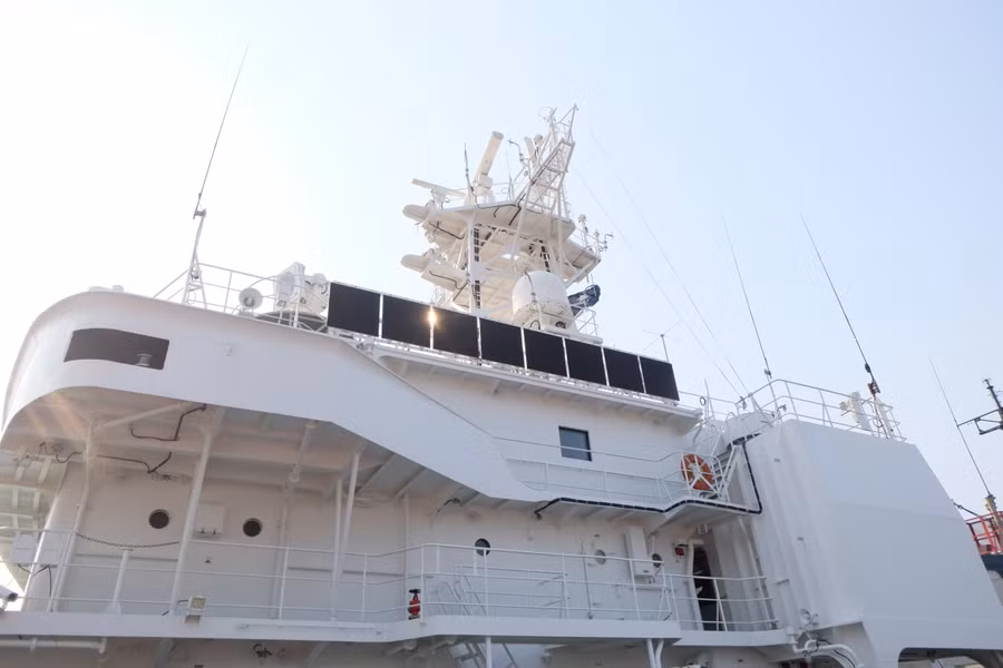 Chiều cao tối đa 29m, tốc độ tối đa 18 hải lý/giờ. Ảnh: Hoàng Vinh.