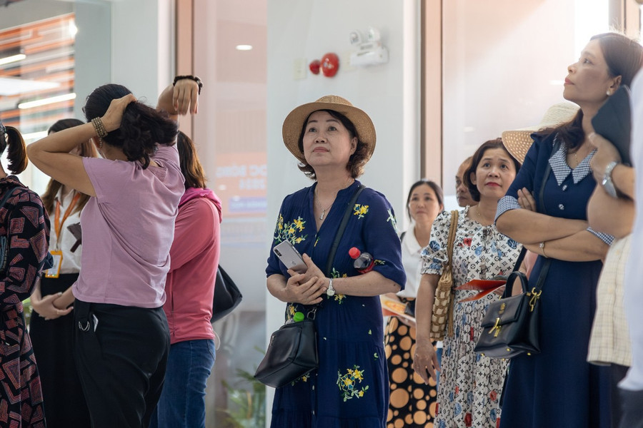 Phụ huynh cũng rất mong chờ kết quả kỳ thi học bổng lần này của các bạn thí sinh. Phụ huynh cũng rất mong chờ kết quả kỳ thi học bổng lần này của các bạn thí sinh.