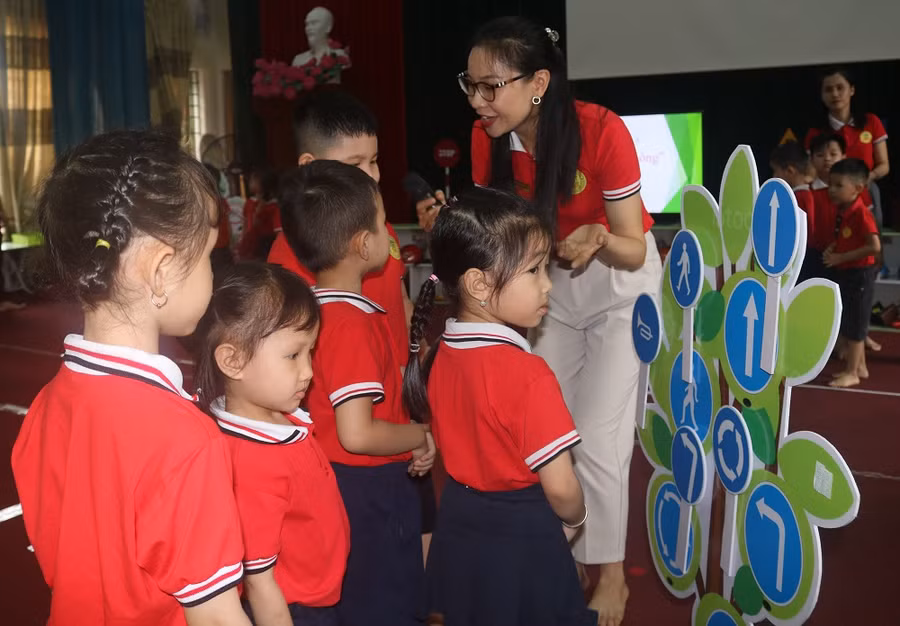 Hoạt động dạy học chuyên đề về an toàn giao thông tại trường Mầm non 19/5 (Thành phố Thái Nguyên)