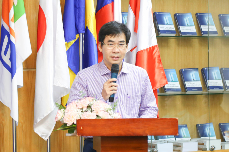 TS. Lê Trường Sơn, Hiệu trưởng Trường ĐH Luật TPHCM phát biểu tại hội nghị. (Ảnh: HCMULAW) TS. Lê Trường Sơn, Hiệu trưởng Trường ĐH Luật TPHCM phát biểu tại hội nghị. (Ảnh: HCMULAW)