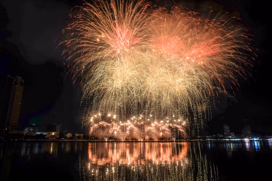 Màn trình diễn thể hiện niềm hạnh phúc khi thế giới đang trở lại bình thường và con người nỗ lực để khôi phục mọi mặt của đời sống, xã hội. Ảnh: Hoàng Vinh.