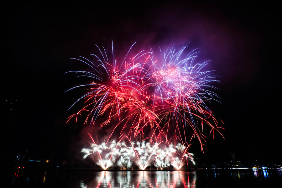 Màn trình diễn đẳng cấp của đội pháo hoa đến từ Vương quốc Anh. Ảnh: Hoàng Vinh.