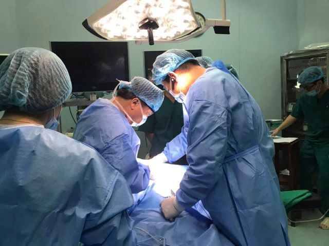 Phẫu thuật tuyến giáp thể tủy di căn cho bệnh nhi (BVCC).